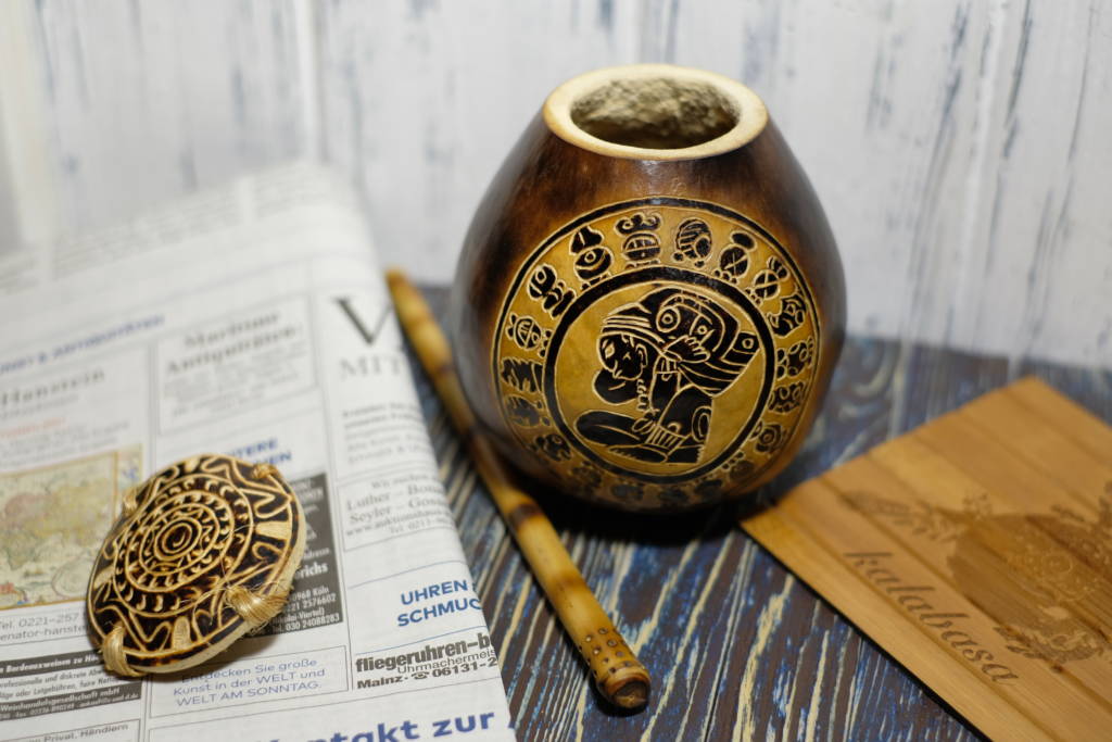Выпивка из тыквы Yerba Mate gourd требует времени, точно так же, как создание
