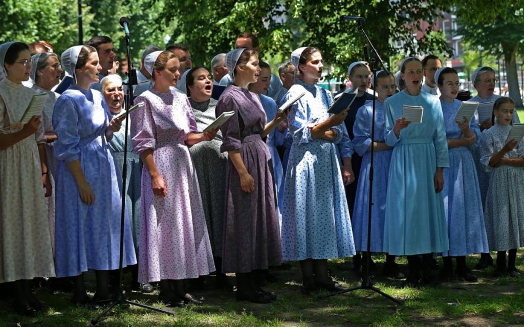 headlineImage.adapt_.1460.high_.mennonites_singers.1437754172464-1024x639.jpg